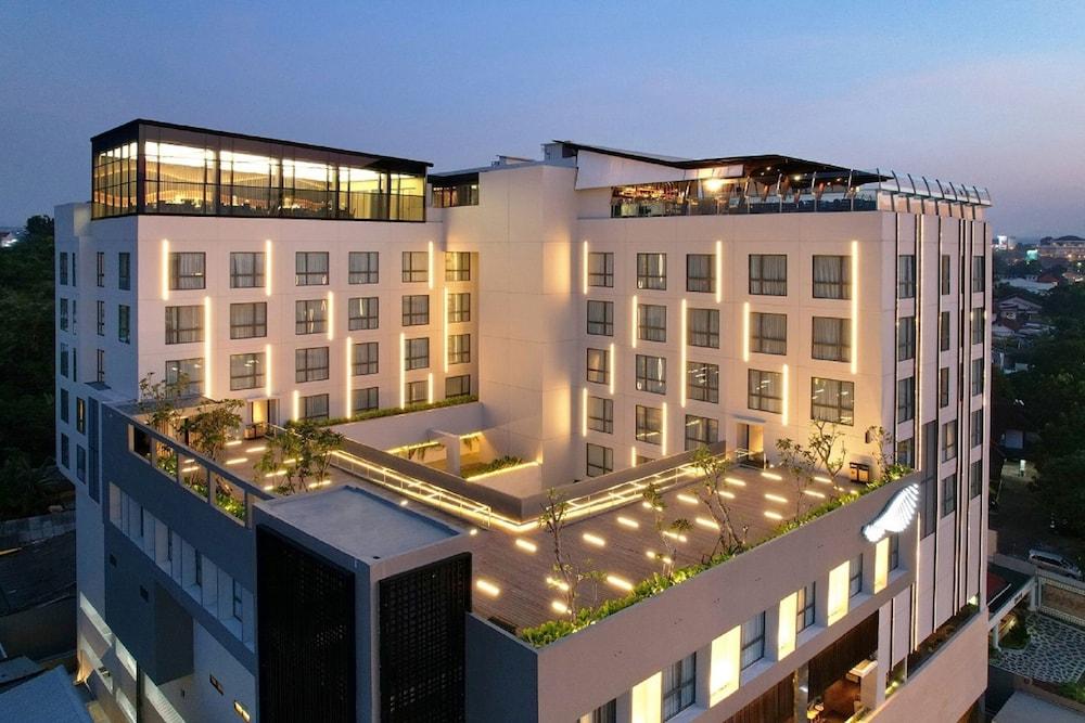 Hotel Aruss Semarang - Featured Image