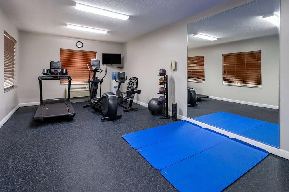 Days Inn & Suites by Wyndham Cherry Hill - Philadelphia - Fitness Facility