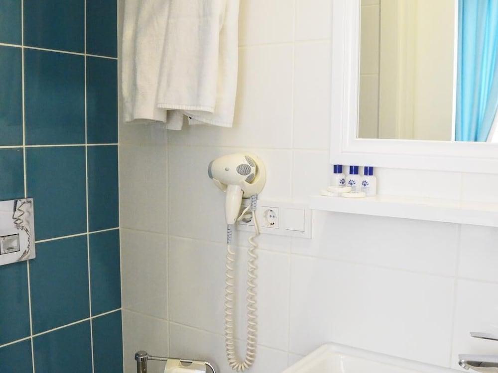 A Warmly Welcome Home to Star Holiday Hotel 34 - Bathroom