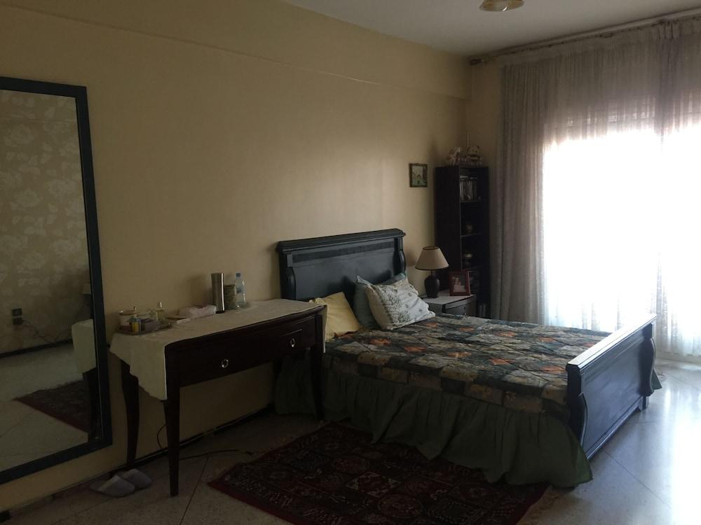 Room in Guest Room - Property Located in a Quiet Area Close to the Train Station and Town - Room