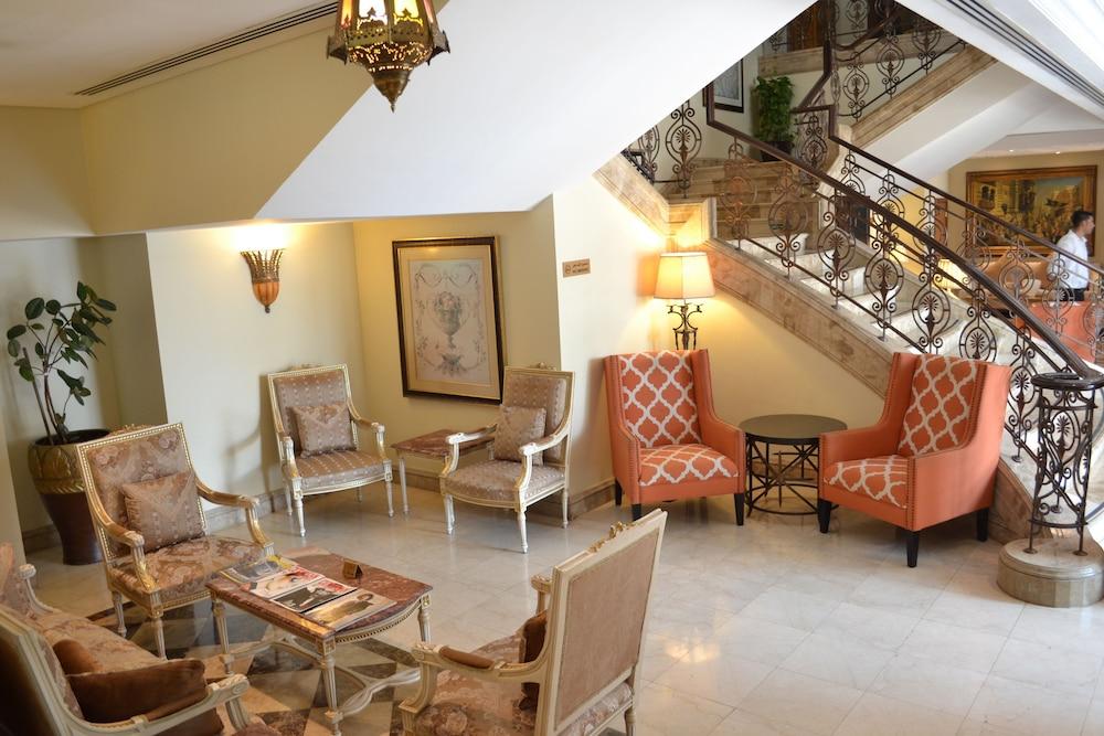 Sheraton Khalidiya Hotel - Lobby Sitting Area