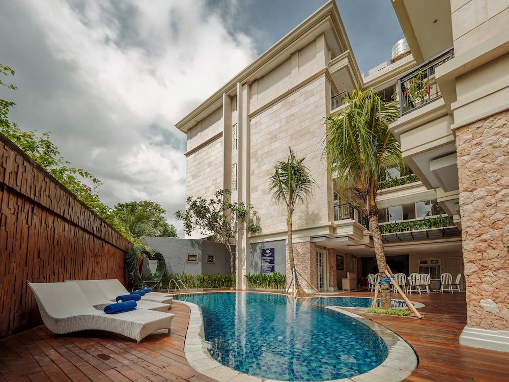 Alron Hotel Kuta Powered by Archipelago - Pool