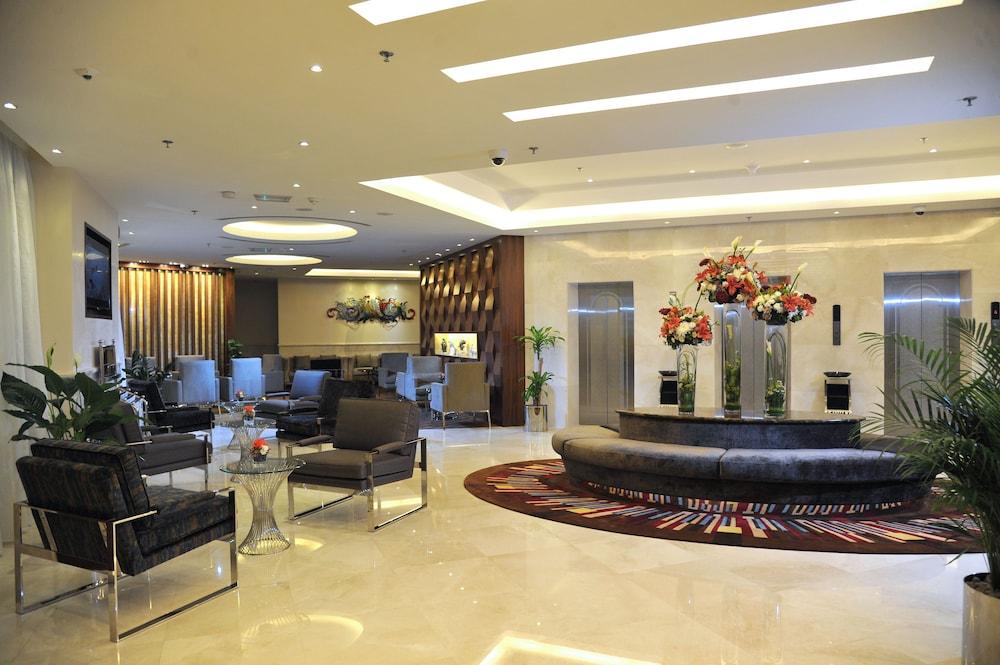 Ramada by Wyndham Abu Dhabi Corniche - Lobby Sitting Area