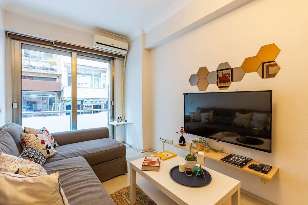 Cozy Flat Near Nisantasi and Trendy Attractions - Featured Image
