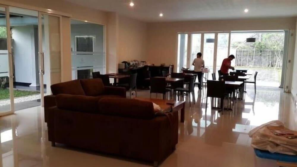 Sisingamangaraja Guest House Semarang - Lobby
