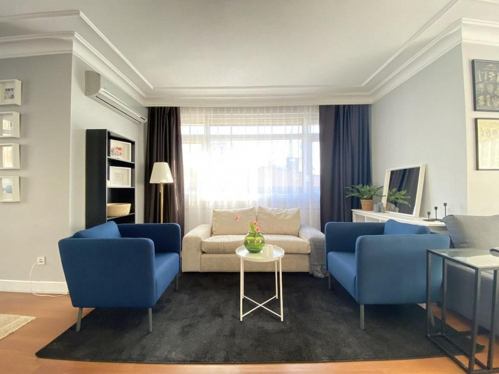 Missafir Sleek Flat With Balcony on Bagdat Street - Room