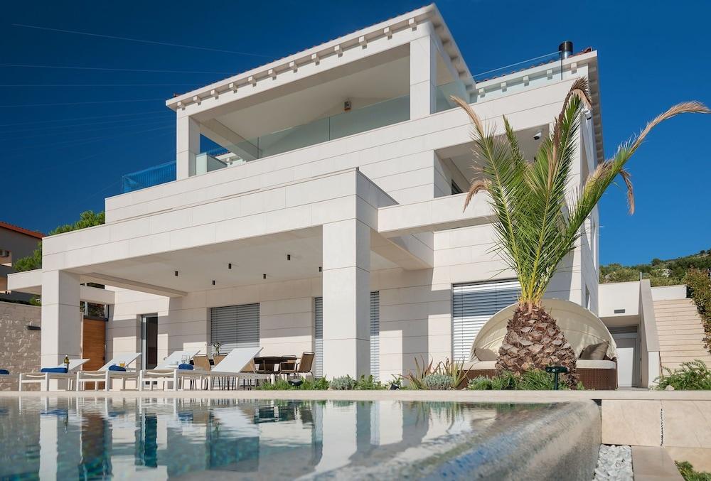 Luxury Villa Carpe Diem Paradise - Exterior