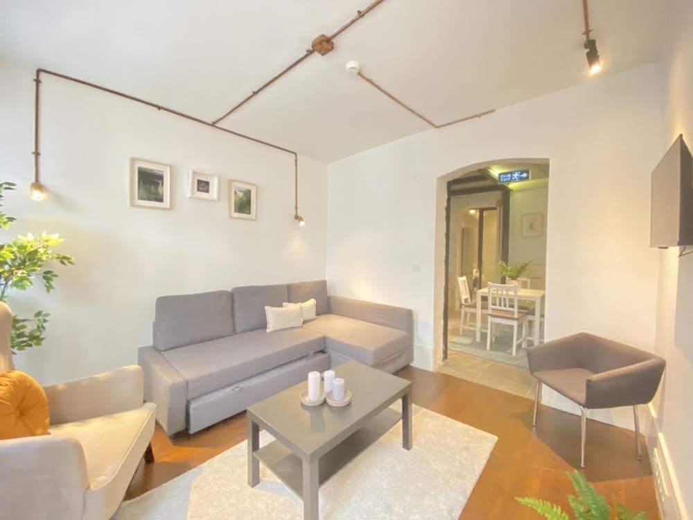 Missafir Spectacular and Central Flat in Beyoglu - Featured Image