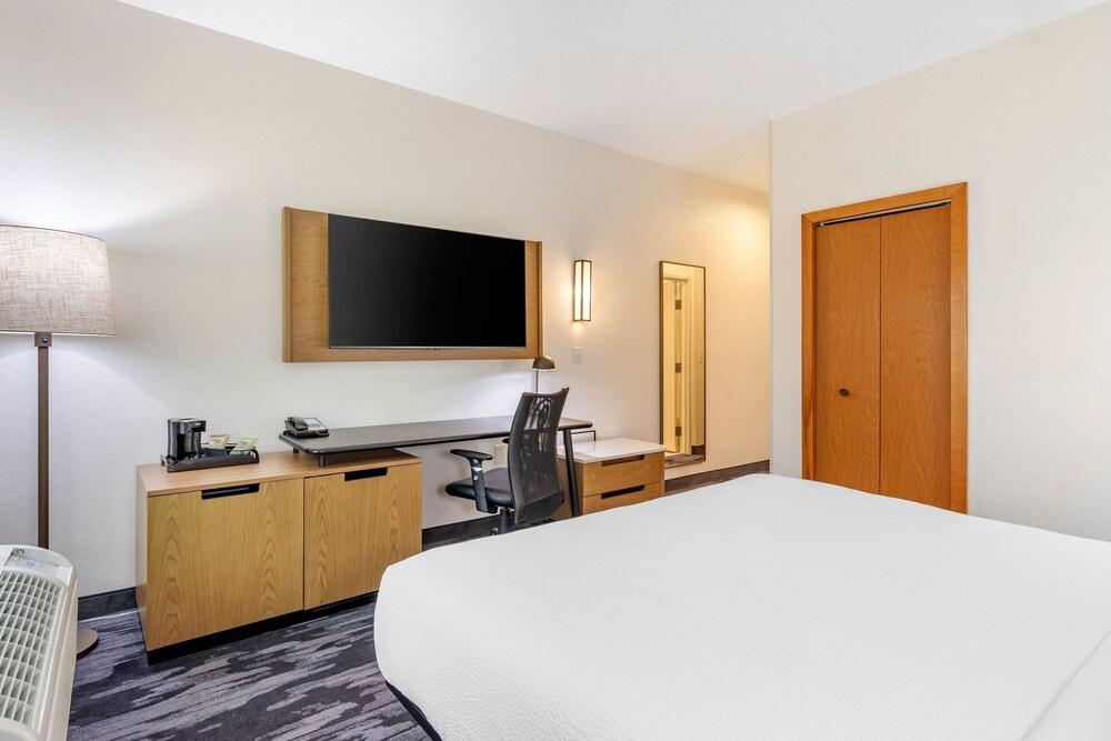Fairfield Inn Suites by Marriott Cherokee - Room