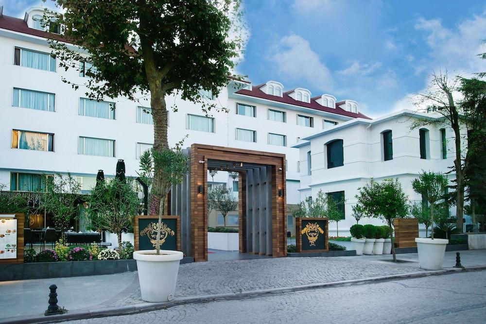 Vogue Hotel Supreme Istanbul - Featured Image