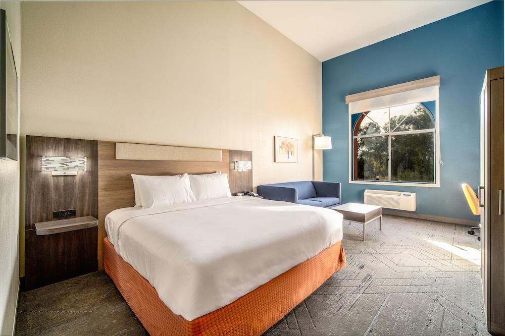 Holiday Inn Express & Suites Phoenix - Mesa West, an IHG Hotel - Room