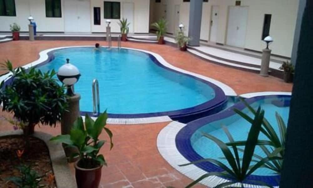 Sutera Hotel - Pool