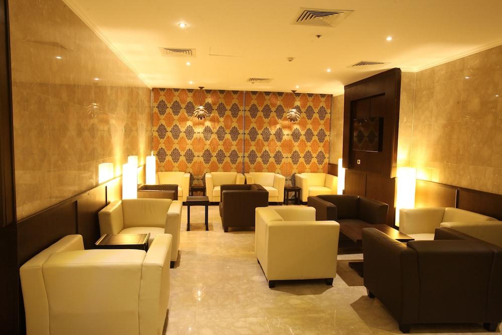 Golden Ocean Hotel - Lobby Sitting Area