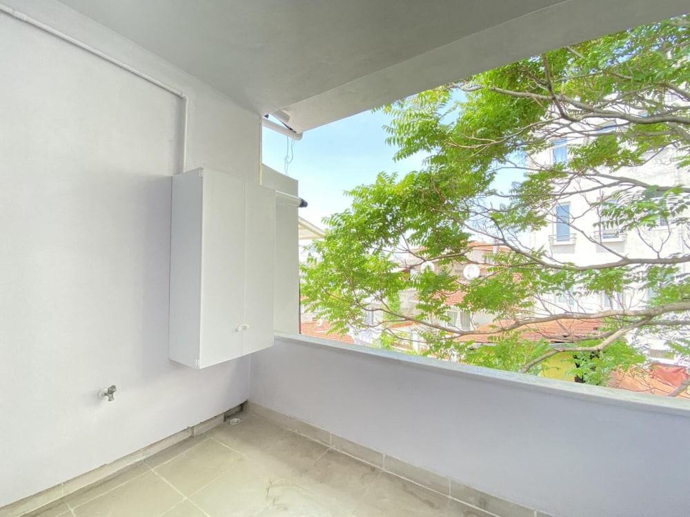 Central Flat With a Shared Terrace in Beyoglu - Room