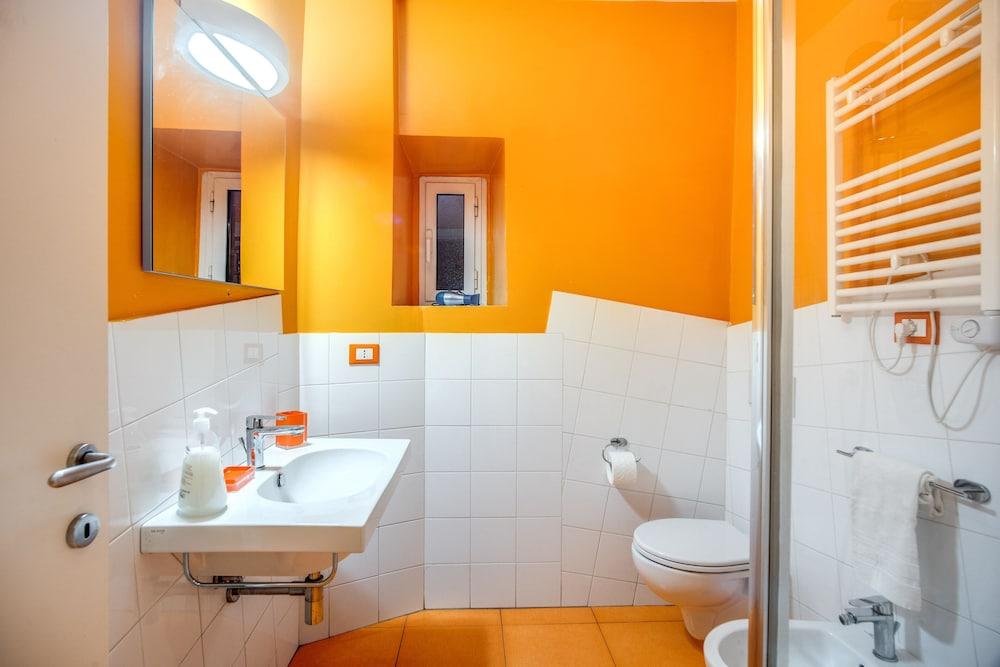 Apartments Rione Trastevere XIII - Bathroom