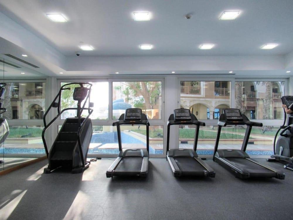 Maison Privee - Modern and Airy 2BR in Palm Jumeirah - Fitness Facility