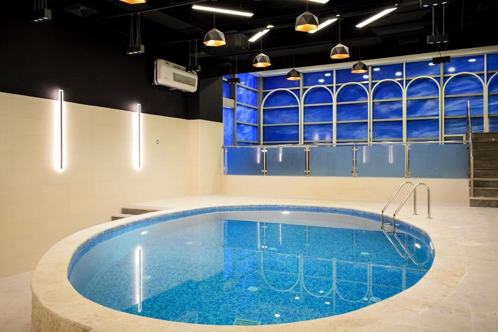 Saraya Corniche Hotel - Indoor Pool