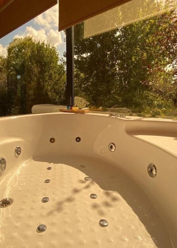 Pamera Garden - Private Spa Tub