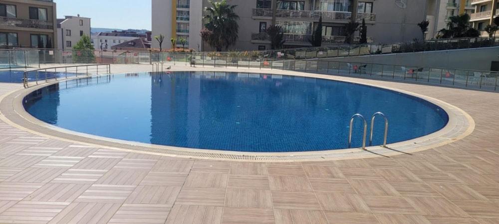 Superb Flat Close to SAW With Shared Pool in Tuzla - Room
