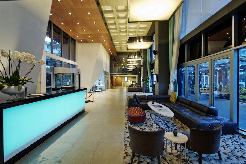 Doubletree by Hilton Istanbul Moda - Lobby Sitting Area