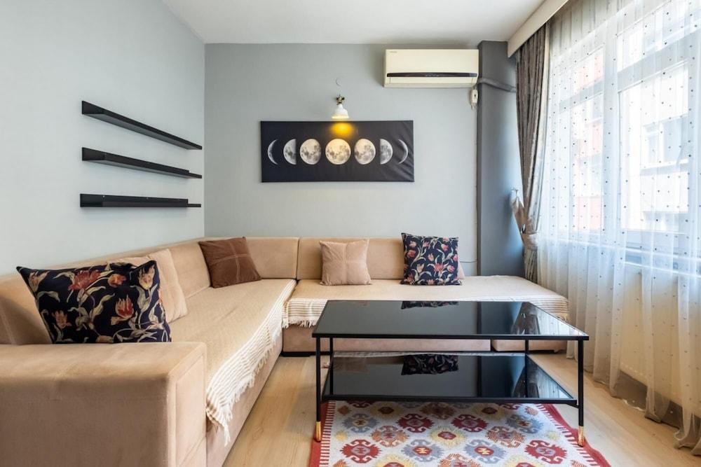 Amazing Flat With Excellent Location in Besiktas - Room