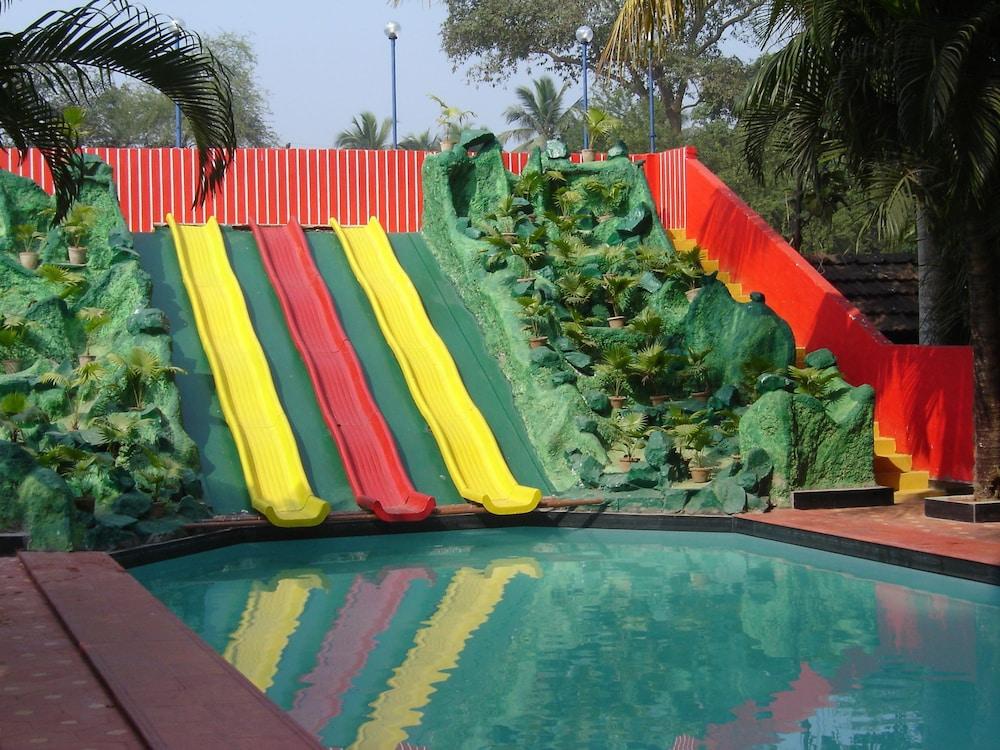 Palm Village Resort - Outdoor Pool