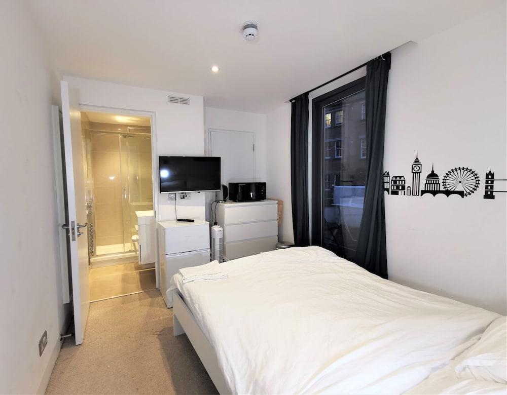 Double Room with Balcony - 3c - Featured Image