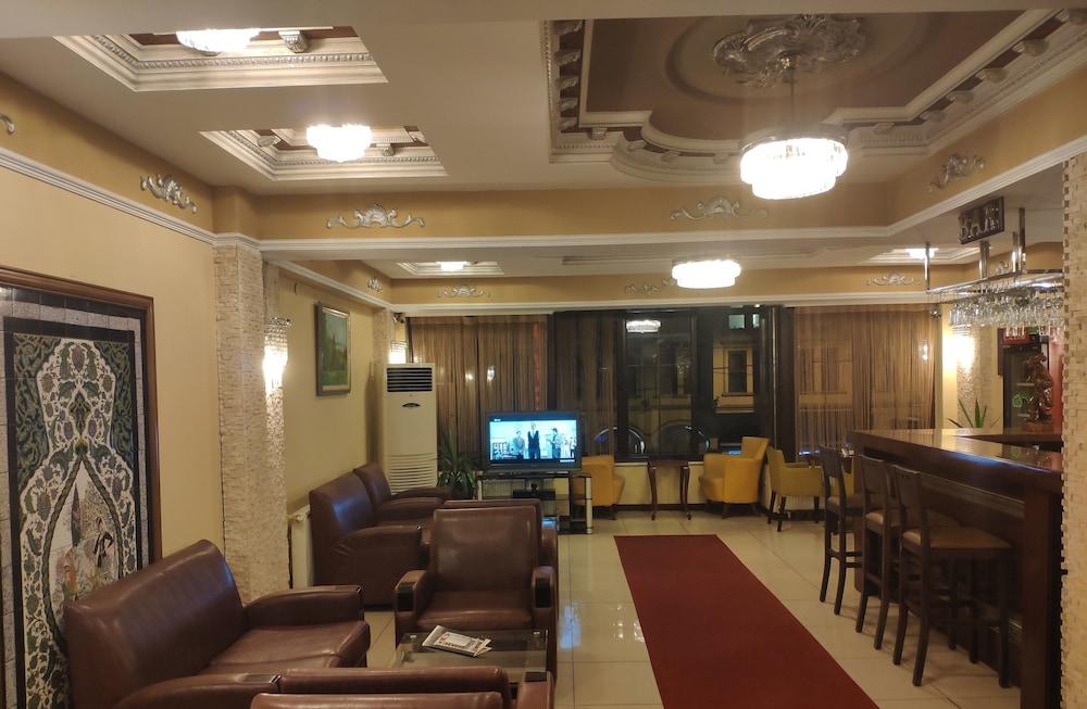Hotel Bazaar - Lobby Sitting Area