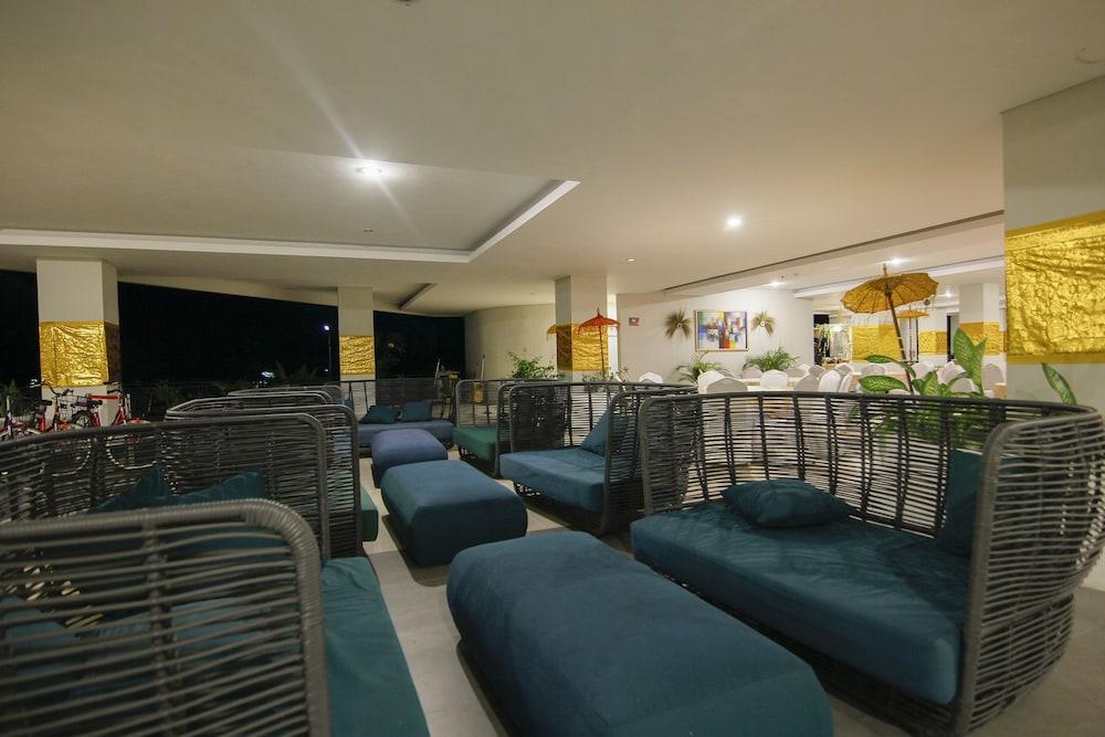 Raja Hotel Kuta Mandalika Resort & Convention - Lobby Sitting Area