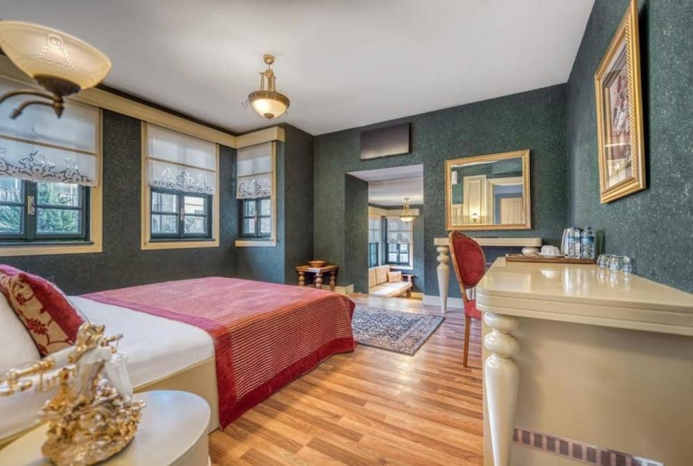 Vibrant Suite Located in Heart of Historic Area - Room