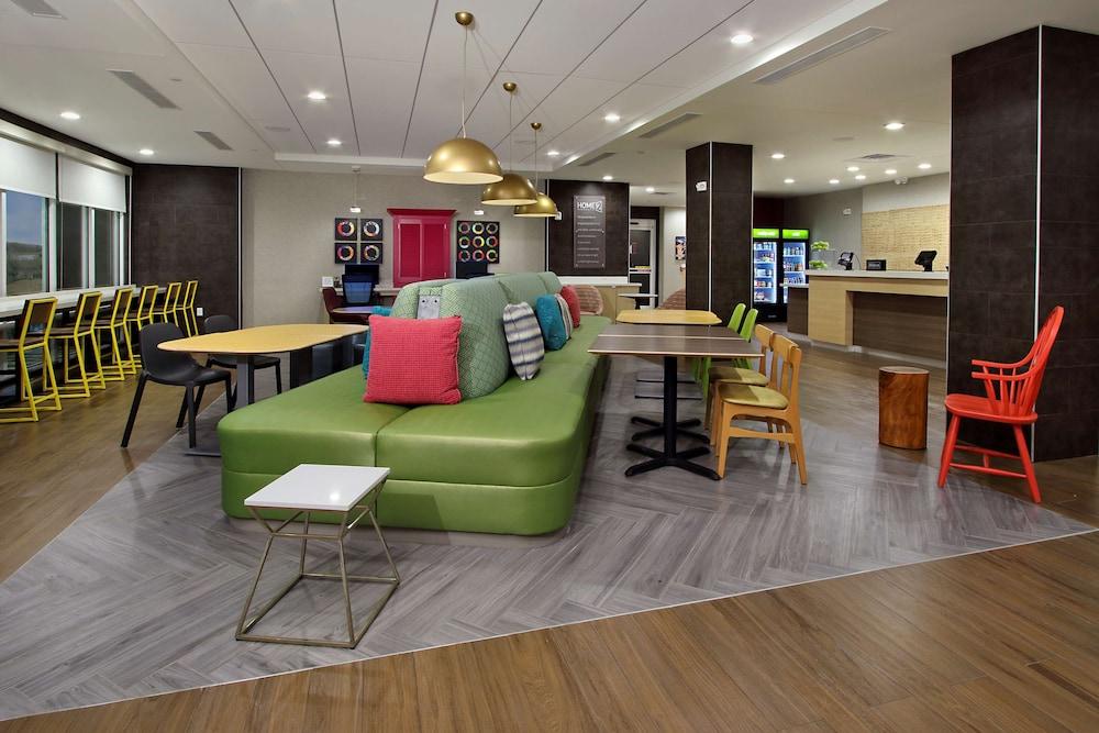 Home2 Suites by Hilton Beaumont - Lobby