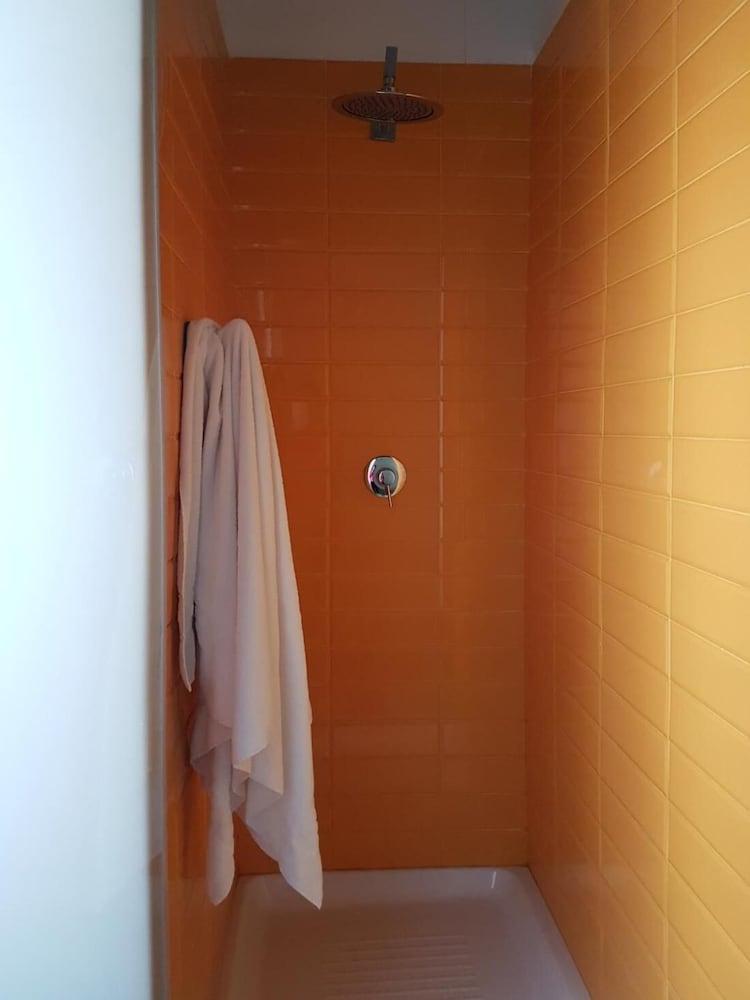 Room in B&B - A Casa Boschi Near Vatican Deluxe Junior Suite - Bathroom Shower