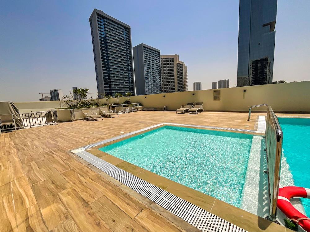 HiGuests - Park view tower - Outdoor Pool