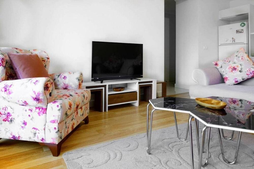 Cozy Flat Near the Istanbul Airport in Bahcesehir - Room