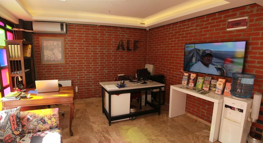 Alf Hotel - Lobby