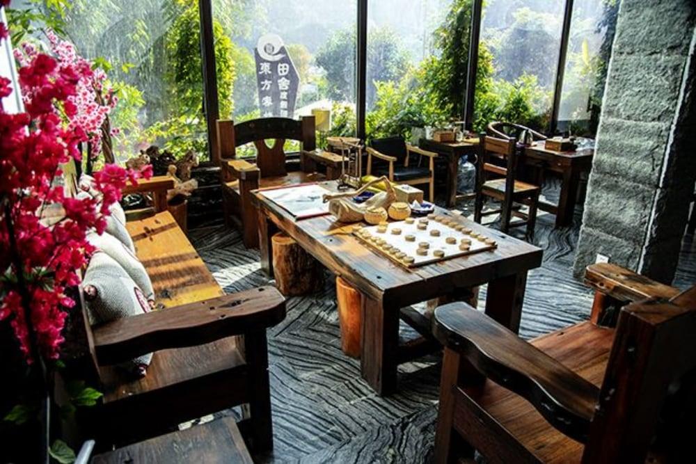 Dongfang Tianshe Resort - Lobby Sitting Area