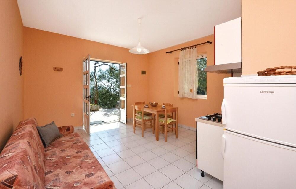 Amazing Home in Ivan Dolac With Wifi and 1 Bedrooms - Exterior