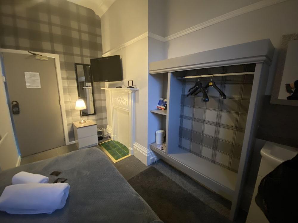 St Andrews House Hotel - Room