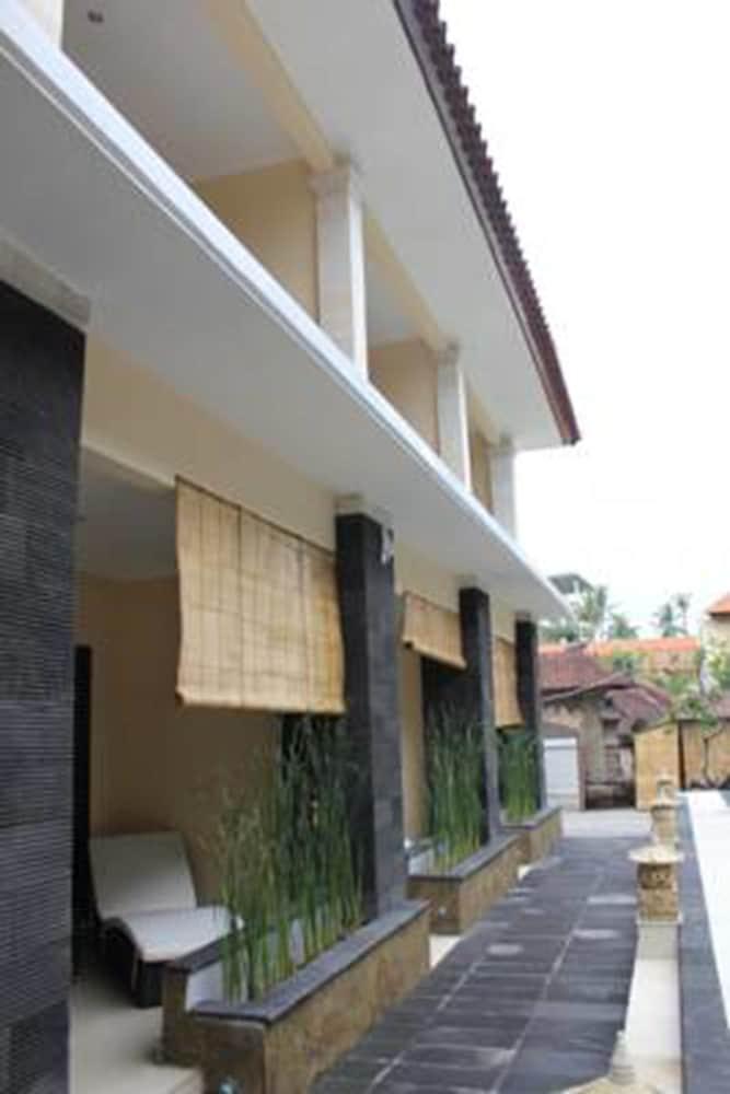 Radha Bali Hotel - Exterior