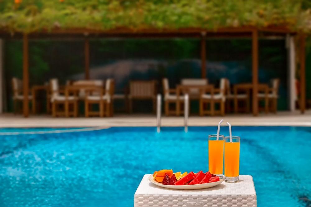 Golden Orange Hotel - Outdoor Pool
