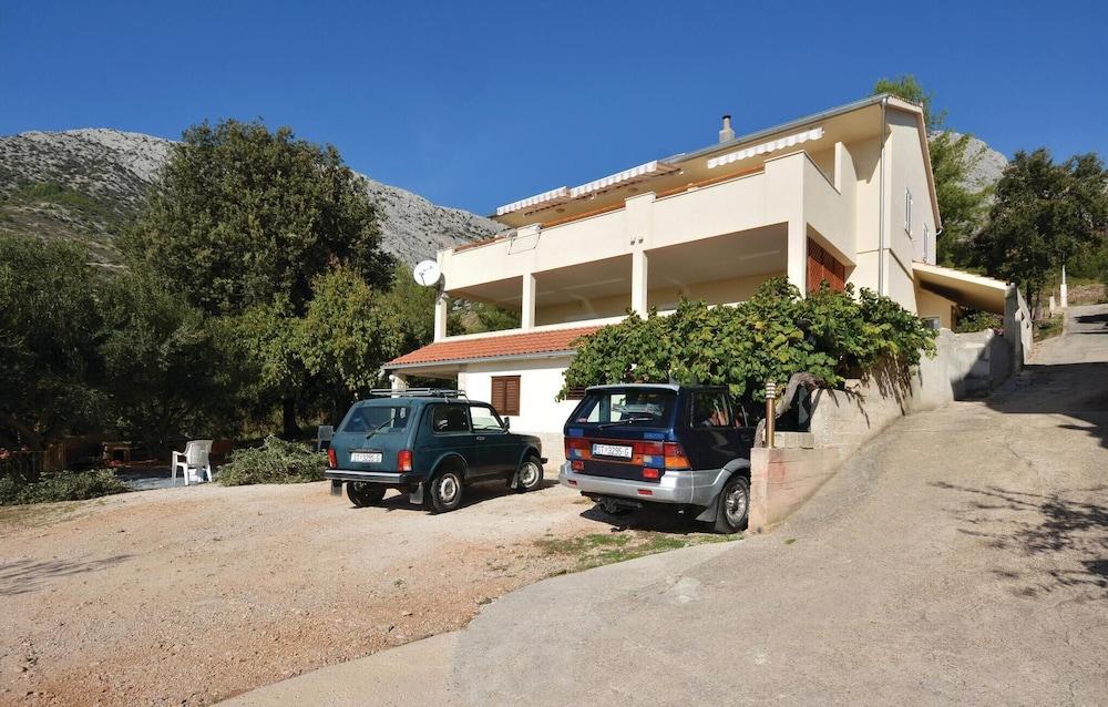 Beautiful Home in Ivan Dolac With Wifi and 2 Bedrooms - null