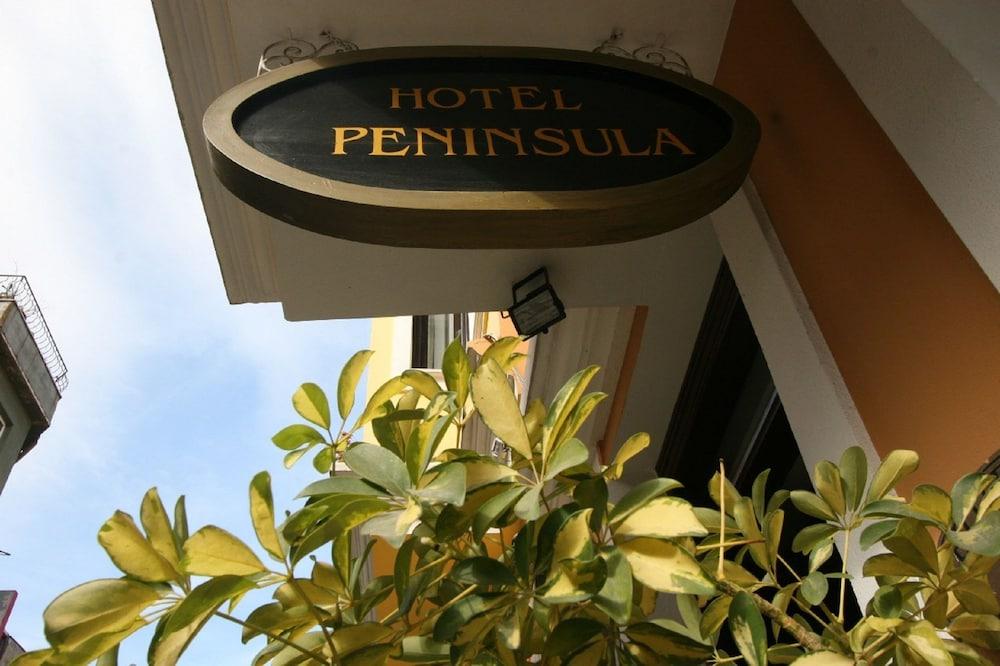 Hotel Peninsula - Exterior detail