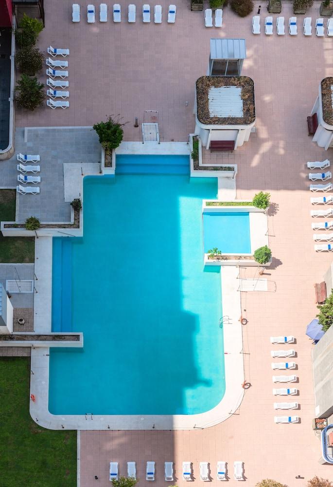 هوتل مدريد تشامارتين أفيلياتيد باي ميليا - Outdoor Pool