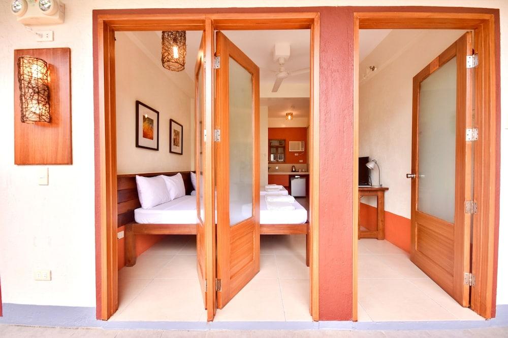 Agos Boracay Rooms + Beds - Exterior