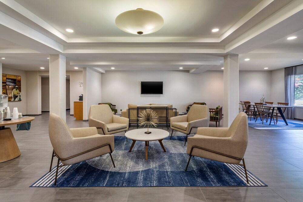 Fairfield Inn Suites by Marriott Cherokee - Lobby