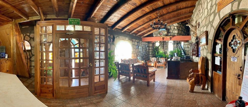 Hotel Mansión Tarahumara - Lobby Sitting Area