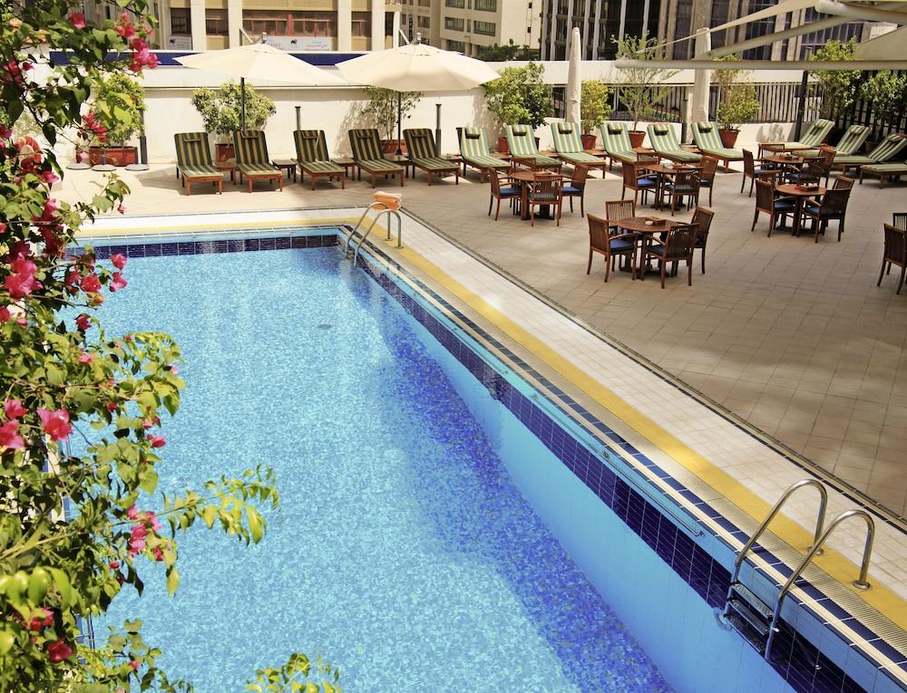 Novel Hotel City Center - Pool