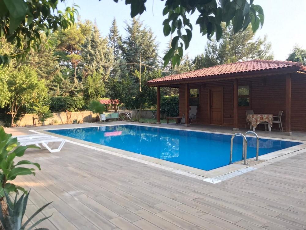 Lovely Summer House With Shared Pool in Kepez - Room