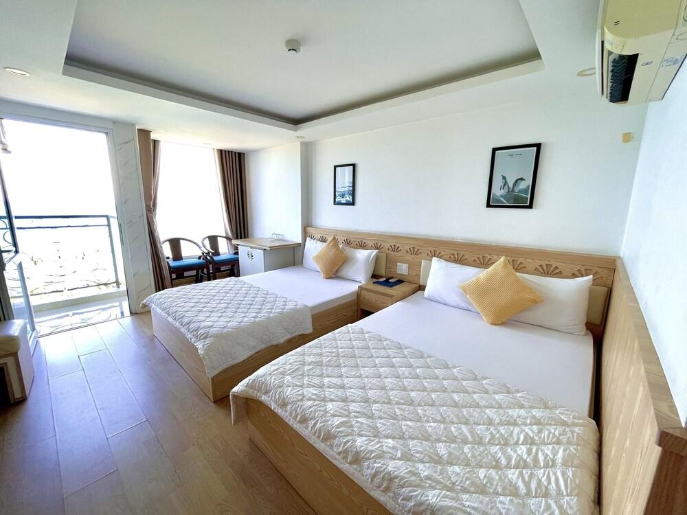 Nắng Vàng Nha Trang Hotel - Room