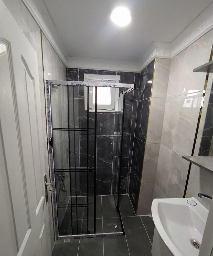 Beyoğlu Flat 1 - Bathroom